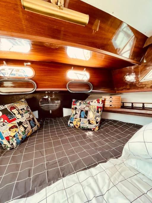 Hotel Vintage Classic 70S Boat! Sant Adria de Besos Exterior foto