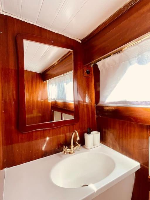Hotel Vintage Classic 70S Boat! Sant Adria de Besos Exterior foto