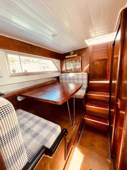 Hotel Vintage Classic 70S Boat! Sant Adria de Besos Exterior foto