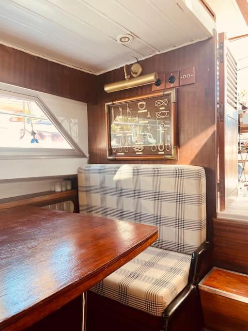 Hotel Vintage Classic 70S Boat! Sant Adria de Besos Exterior foto