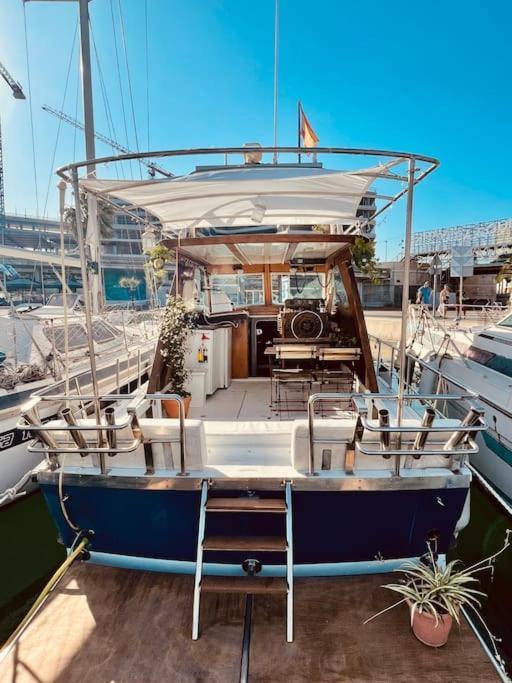 Hotel Vintage Classic 70S Boat! Sant Adria de Besos Exterior foto
