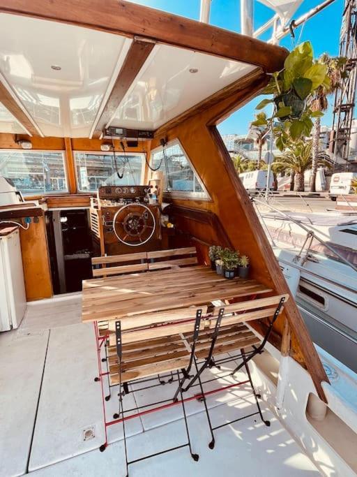 Hotel Vintage Classic 70S Boat! Sant Adria de Besos Exterior foto